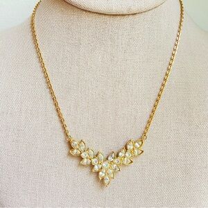 Avon dainty goldtone chain necklace with rhinestones on attached pendant